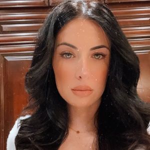 Meet your Posher, Claudia